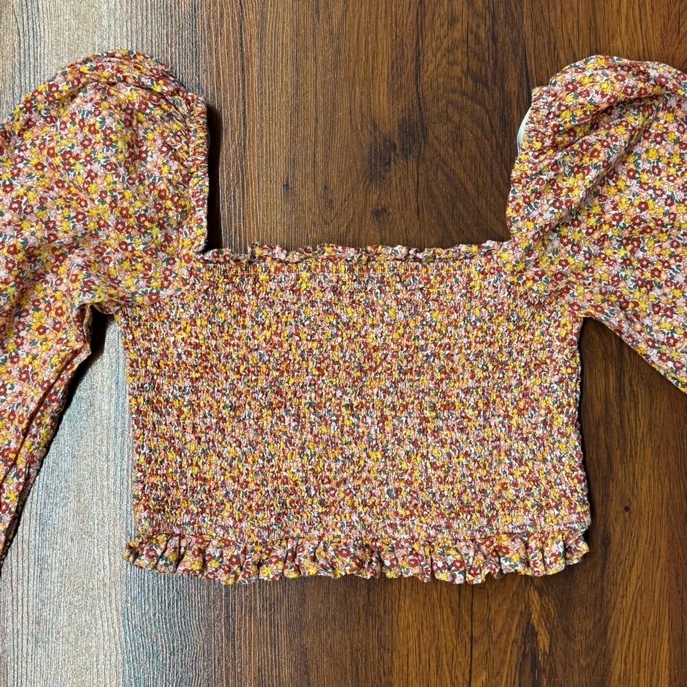 MINKPINK Morewell Floral Puff Sleeve Smocked Top Medium - Picture 5 of 9